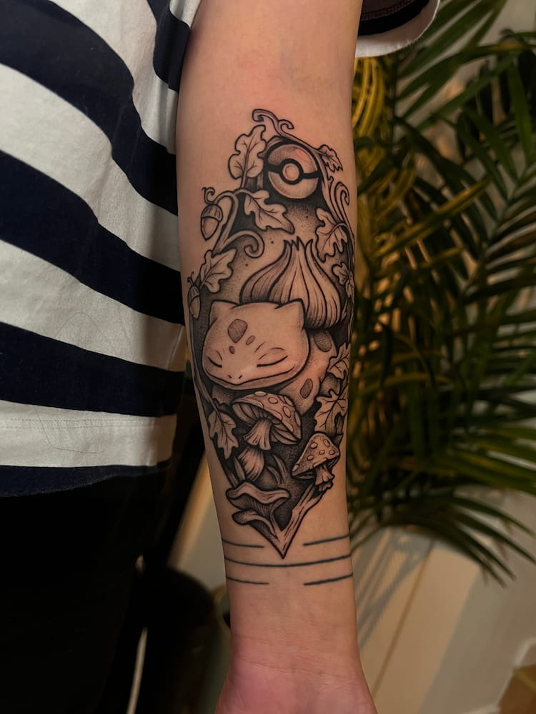 Blackwork neck tattoo by Lea Uppsala